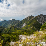 Da destra a sinistra, il Petricelle, La Caccia, Serra la Croce, Monte Cannitello e la Castelluccia mentre più vicino a sinistra il monte Faghitello.