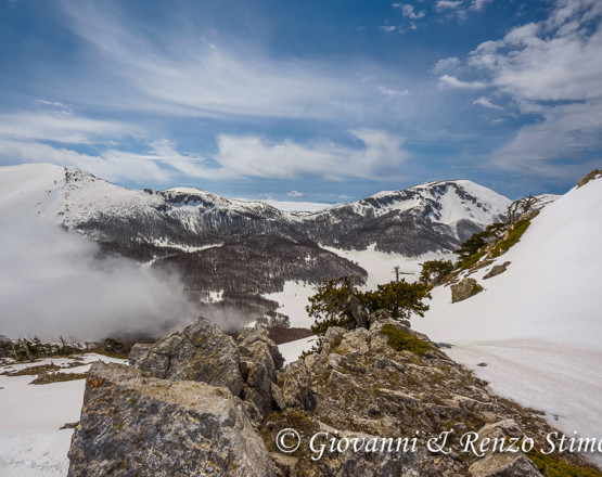 Sguardo dalla vetta verso Serra Dolcedorme e Monte Pollino