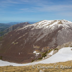Il canale SO di Monte Pollino e sullo sfondo Serra del Prete