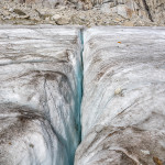 Un crepaccio taglia la Mer de Glace