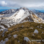 Conca dei Biscurri e Monte Meta dalla cima del Monte Tartaro