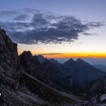 La cima Brenta Alta la valle dei Massodi e il Croz del Rifugio all'alba