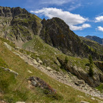 Risalendo il vallone di Assedras per raggiungere il rifugio Remondino