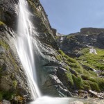 Ai piedi della cascata